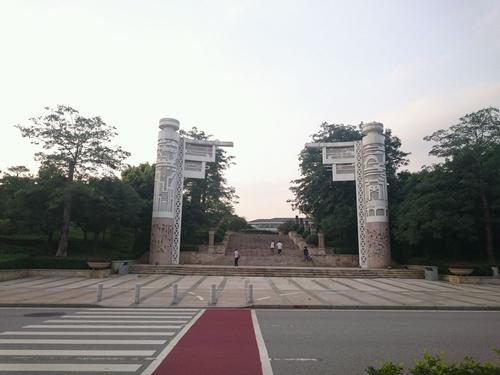 廣州市蘿崗區(qū)市民廣場(chǎng)地下車(chē)庫(kù).jpg